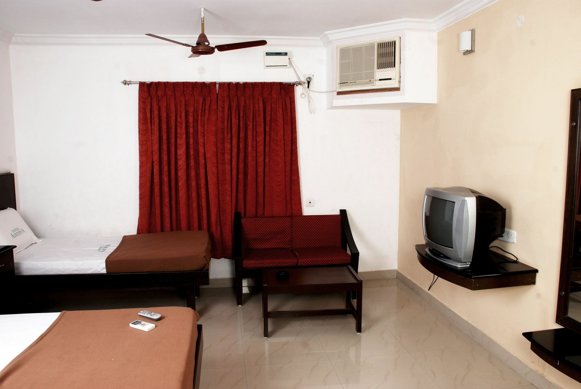 Hotel Adithya 钦奈 外观 照片